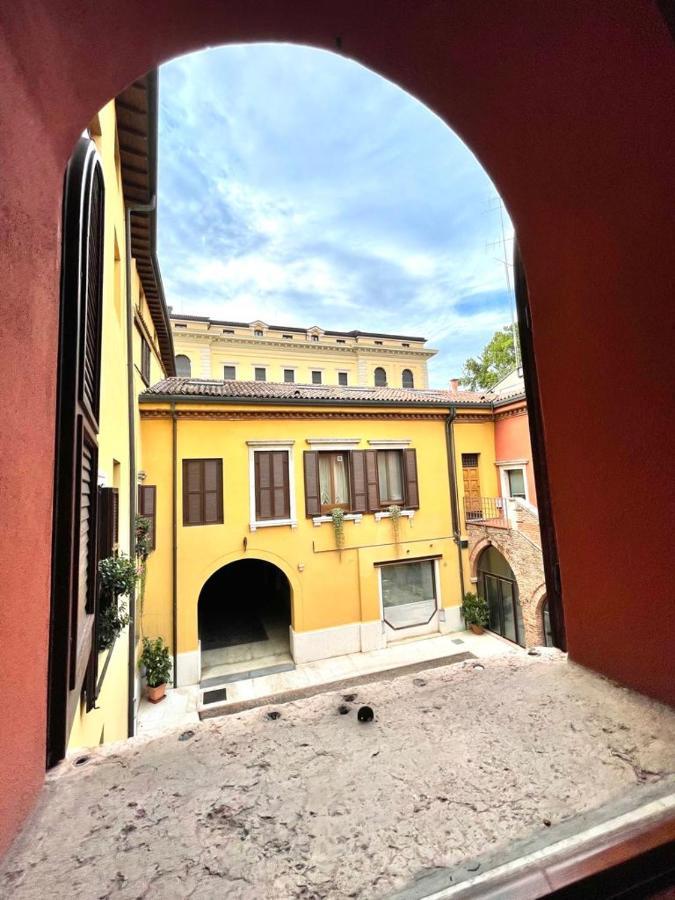 Domus Verona - Ampia Moderna Casa Su 2 Piani Nel Cuore Di Verona Eksteriør bilde