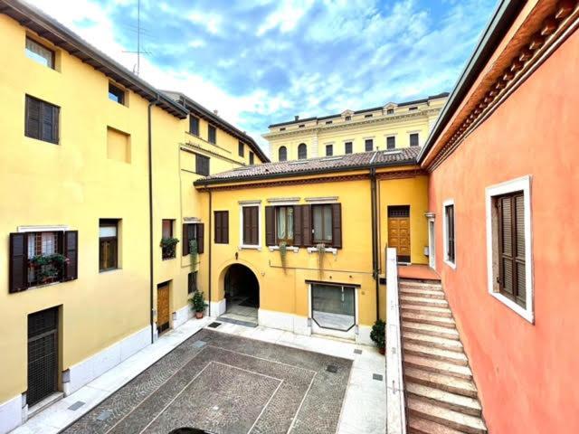 Domus Verona - Ampia Moderna Casa Su 2 Piani Nel Cuore Di Verona Eksteriør bilde